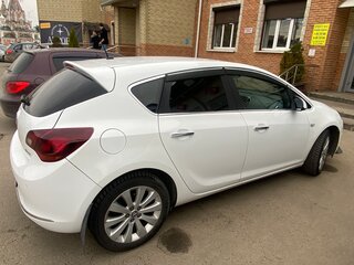 2013 Opel Astra J Рестайлинг, белый, 820000 рублей, вид 2