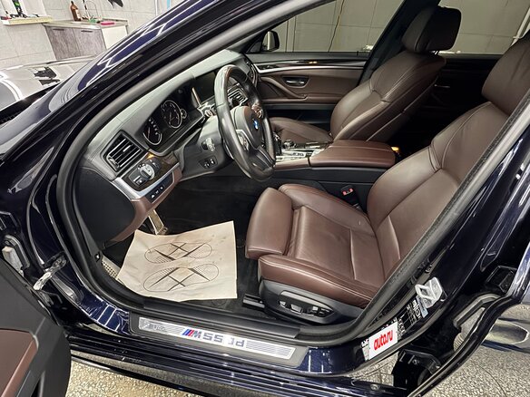 2014 BMW 5 серии M550d xDrive VI (F10/F11/F07) Рестайлинг, синий, 3900000 рублей - вид 6
