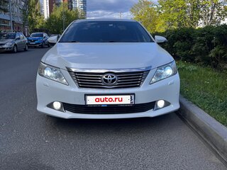 2012 Toyota Camry VII (XV50), белый, 1860000 рублей, вид 1