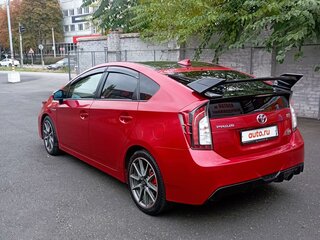 2014 Toyota Prius III Рестайлинг (XW30), красный, 1500000 рублей, вид 3