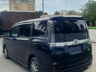 2014 Toyota Voxy III (R80), синий, 2050000 рублей, вид 4