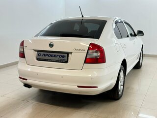 2012 Skoda Octavia II (A5) Рестайлинг, белый, 880000 рублей, вид 4