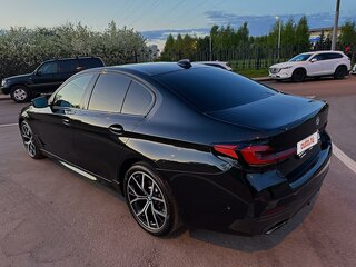 2022 BMW 5 серии 530d xDrive VII (G30/G31/G38) Рестайлинг, чёрный, 6300000 рублей, вид 5