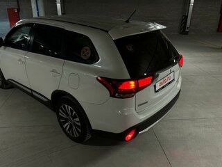 2016 Mitsubishi Outlander III Рестайлинг 2, белый, 2200000 рублей, вид 5