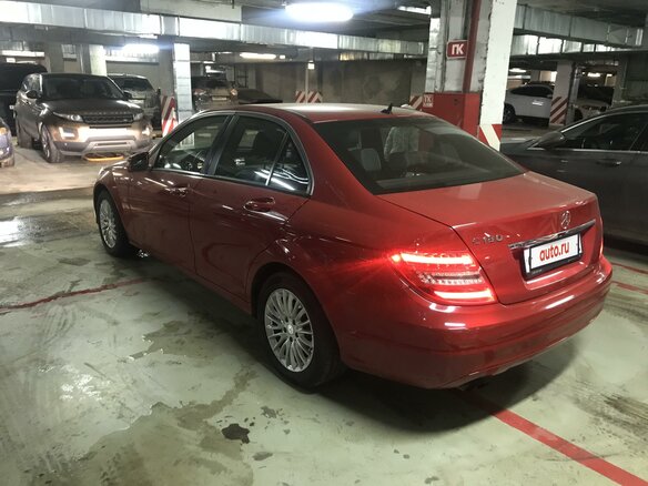 2012 Mercedes-Benz C-Класс 180 BlueEFFICIENCY III (W204) Рестайлинг, красный - вид 3