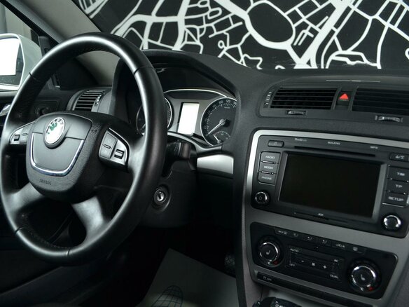 2011 Skoda Octavia II (A5) Рестайлинг, белый - вид 11