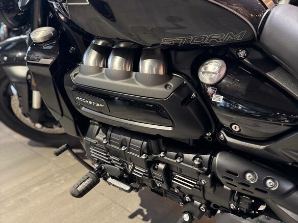 2024 Triumph Rocket 3, чёрный, 3600000 рублей - вид 12