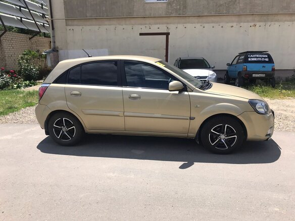 2010 Kia Rio II Рестайлинг, зелёный, 475000 рублей - вид 2