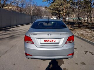 2015 Hyundai Solaris I Рестайлинг, серебристый, 850000 рублей, вид 3