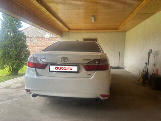 2015 Toyota Camry VII (XV50) Рестайлинг, белый, 1730000 рублей, вид 4