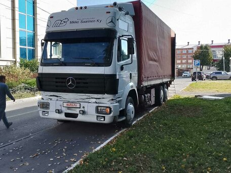 1989 Mercedes-Benz Фургон (6х2), белый, 1300000 рублей, вид 1