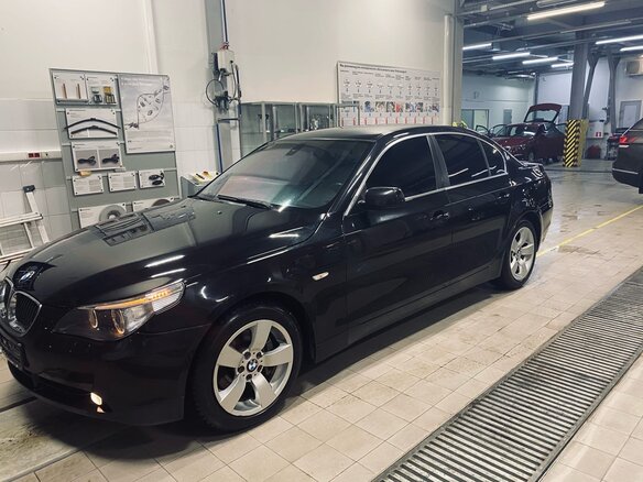2006 BMW 5 серии 525xi V (E60/E61), чёрный - вид 3