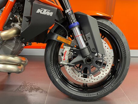 2024 KTM 1390 Super Duke R Evo, оранжевый, 2699900 рублей, вид 5