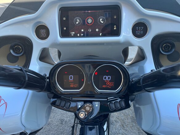 2022 Harley-Davidson Road Glide Special, белый, 6200000 рублей - вид 4