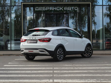 2024 Lada (ВАЗ) Vesta SW Cross I Рестайлинг (NG), белый, 1610000 рублей, вид 2