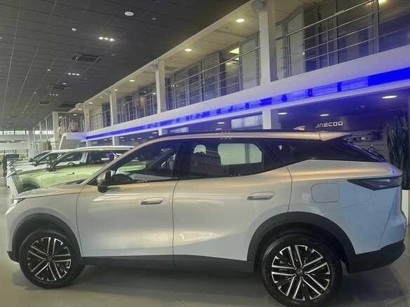 2026 Omoda C7, серебристый, 3099000 рублей - вид 2