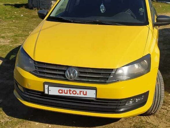 2016 Volkswagen Polo V Рестайлинг, жёлтый, 480000 рублей