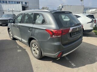 2018 Mitsubishi Outlander III Рестайлинг 3, серый, 1449000 рублей, вид 4