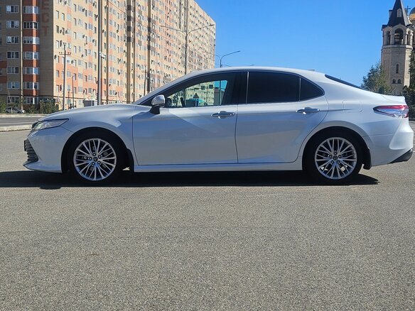 2019 Toyota Camry VIII (XV70), белый, 3750000 рублей - вид 12