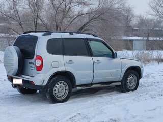 2011 Chevrolet Niva I Рестайлинг, серебристый, 460000 рублей, вид 2