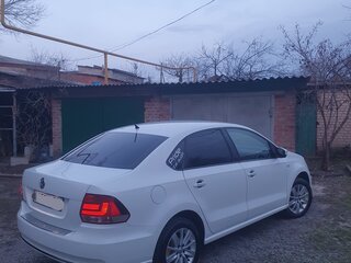 2015 Volkswagen Polo V Рестайлинг, белый, 730000 рублей, вид 3