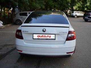 2017 Skoda Octavia III (A7) Рестайлинг, белый, 1350000 рублей, вид 5
