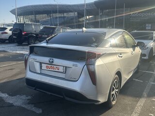 2017 Toyota Prius IV (XW50), серебристый, 1750000 рублей, вид 2