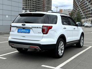 2017 Ford Explorer V Рестайлинг, белый, 2429000 рублей, вид 5