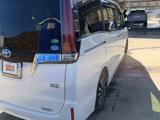 2018 Toyota Esquire I Рестайлинг, белый, 3000000 рублей, вид 4
