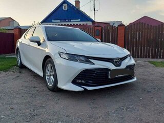2018 Toyota Camry VIII (XV70), белый, 2385000 рублей, вид 2