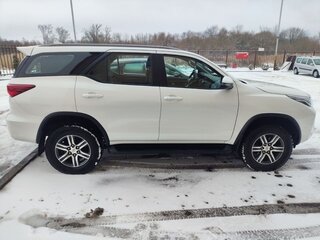 2021 Toyota Fortuner II Рестайлинг, белый, 4142701 рублей, вид 3