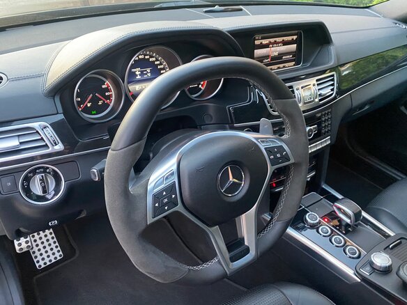 2014 Mercedes-Benz E-Класс AMG 63 AMG S IV (W212, S212) Рестайлинг, чёрный - вид 2