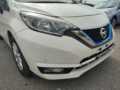 2019 Nissan Note e-Power II Рестайлинг, белый, 1500000 рублей, вид 4
