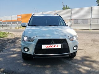 2011 Mitsubishi Outlander II Рестайлинг, белый, 1050000 рублей, вид 3