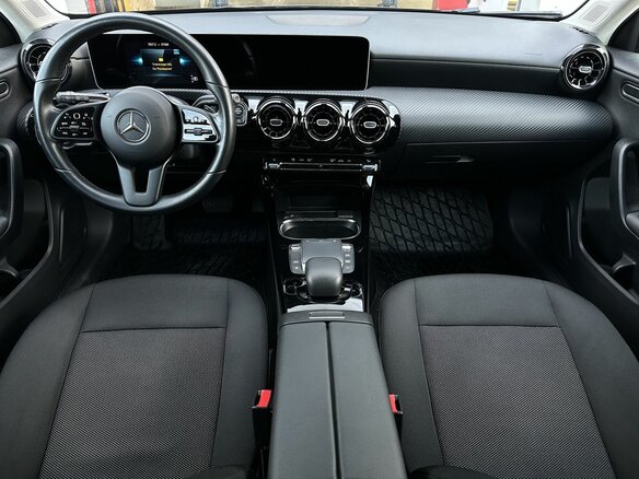 2020 Mercedes-Benz A-Класс 200 IV (W177), чёрный, 2030000 рублей - вид 9