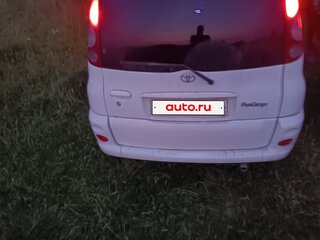 2001 Toyota FunCargo, белый, 430000 рублей, вид 4