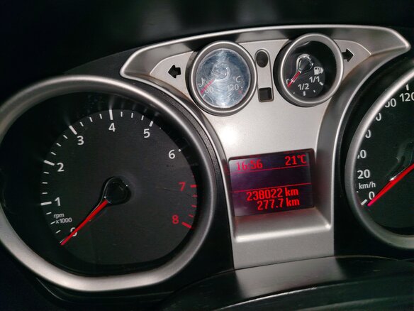 2008 Ford Focus II Рестайлинг, серебристый, 750000 рублей - вид 4