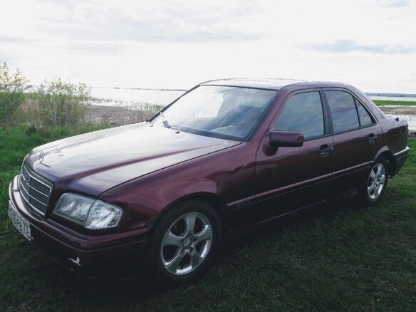 1996 Mercedes-Benz C-Класс 200 I (W202), красный