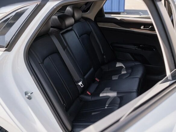 2021 Kia K5 III, белый - вид 9