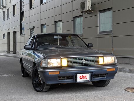 1990 Toyota Crown VIII (S130), серый, 370000 рублей, вид 1