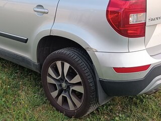2015 Skoda Yeti I Рестайлинг, серебристый, 800000 рублей, вид 3