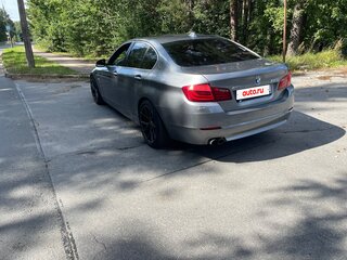 2013 BMW 5 серии 528i xDrive VI (F10/F11/F07), серый, 1300000 рублей, вид 4