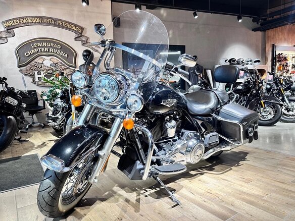 2018 Harley-Davidson Road King, чёрный, 2400000 рублей - вид 2