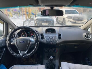 2016 Ford Fiesta Mk6 Рестайлинг, серебристый, 750000 рублей, вид 4