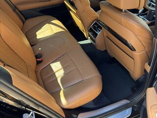 2020 BMW 7 серии 740d xDrive VI (G11/G12) Рестайлинг, чёрный, 4300000 рублей, вид 3
