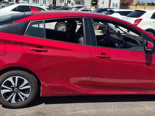 2017 Toyota Prius PHV ZVW52 Prime IV (XW50), красный, 2140000 рублей, вид 2