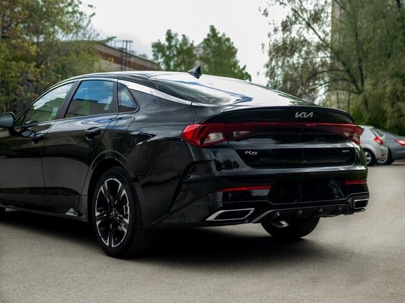 2021 Kia K5 III, чёрный, 3100000 рублей - вид 4