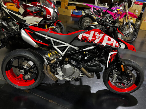 2021 Ducati Hypermotard, красный, 1150000 рублей