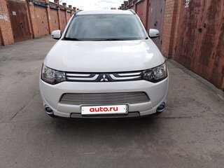 2012 Mitsubishi Outlander III, белый, 2000000 рублей, вид 2