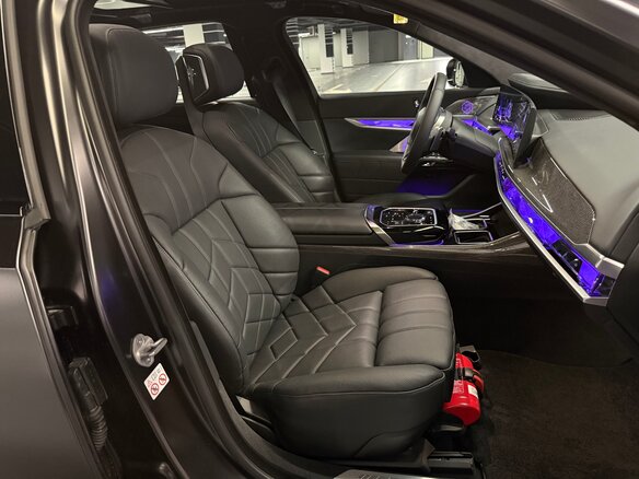 2022 BMW 7 серии 740i VII (G70), чёрный, 9570000 рублей - вид 14